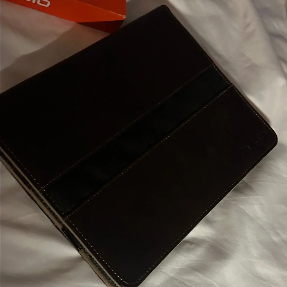 Solo Black Leather Tablet Case for iPads